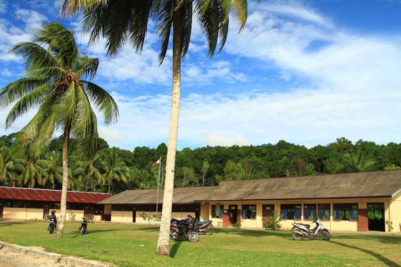 Foto dan Aktivitas Sekolah SD di Biak Numfor