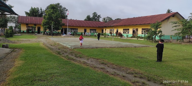 Foto dan Aktivitas Sekolah SD di Buru