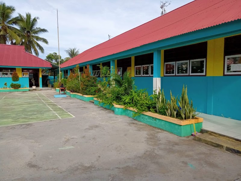 Foto dan Aktivitas Sekolah SD di Halmahera Selatan