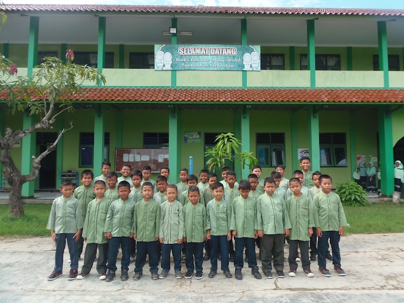 Foto dan Aktivitas Sekolah SD di Indramayu