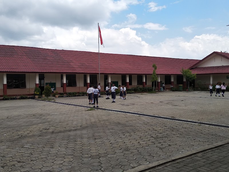 Foto dan Aktivitas Sekolah SD di Kapuas