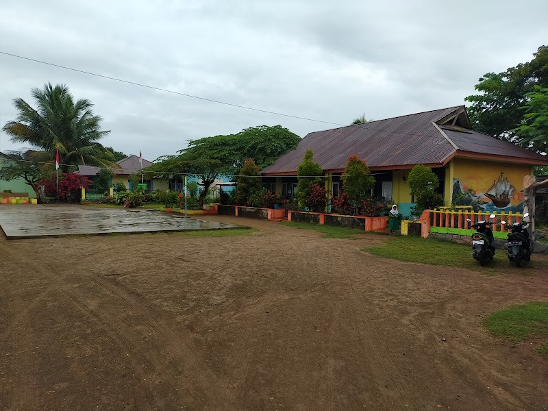 Foto dan Aktivitas Sekolah SD di Kepulauan Morotai