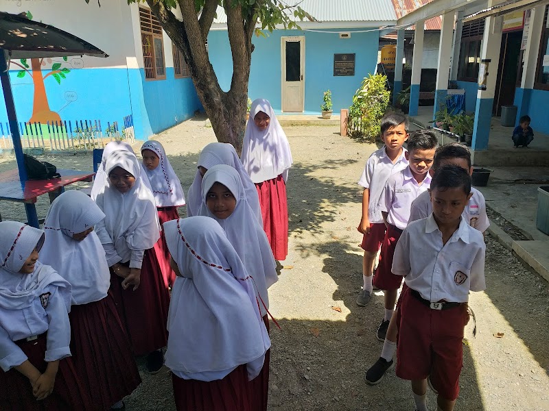 Foto dan Aktivitas Sekolah SD di Kepulauan Sula