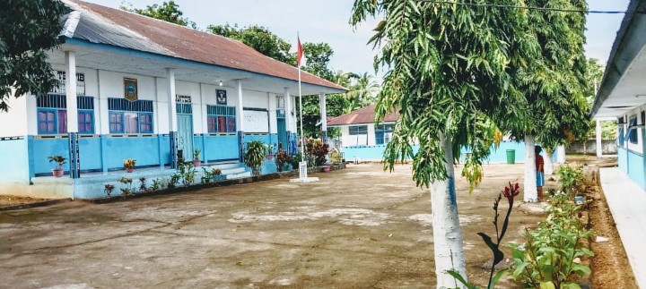 Foto dan Aktivitas Sekolah SD di Kepulauan Tanimbar