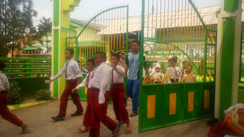 Foto dan Aktivitas Sekolah SD di Pasuruan