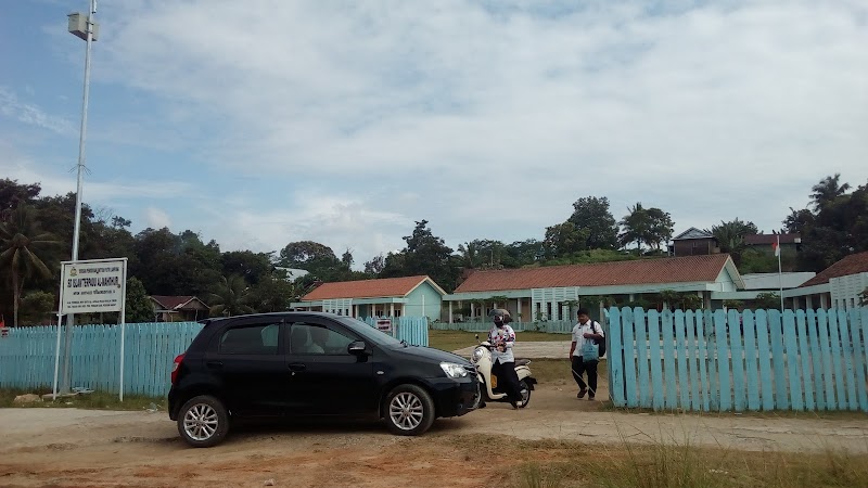 Foto dan Aktivitas Sekolah SD di Pesisir Barat