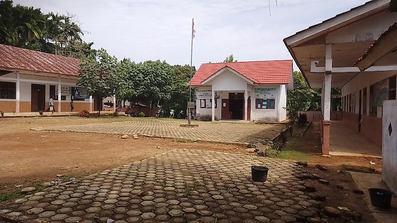 Foto dan Aktivitas Sekolah SD di Pesisir Barat