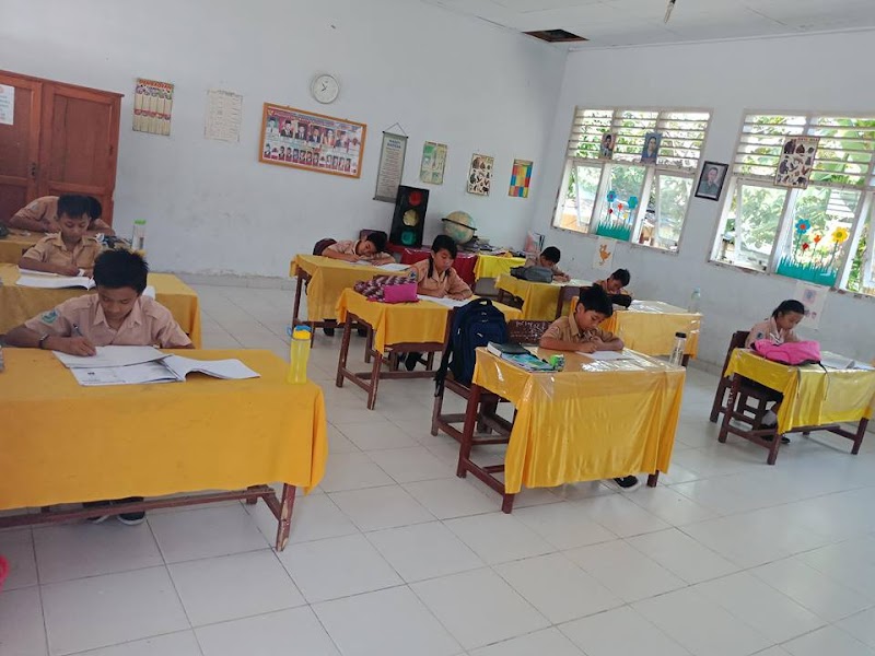 Foto dan Aktivitas Sekolah SD di Poso