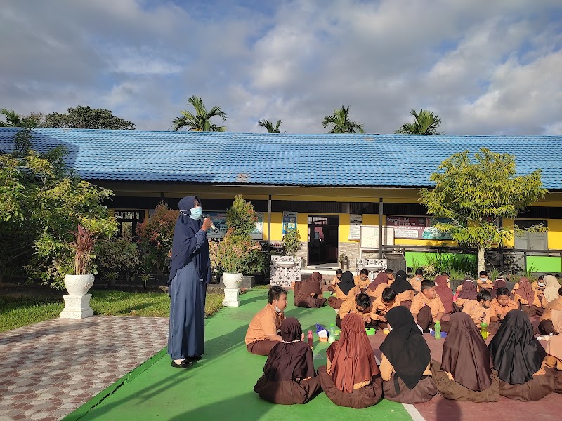 Foto dan Aktivitas Sekolah SD di Sambas