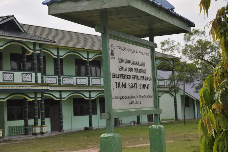 Foto dan Aktivitas Sekolah SD di Singkawang