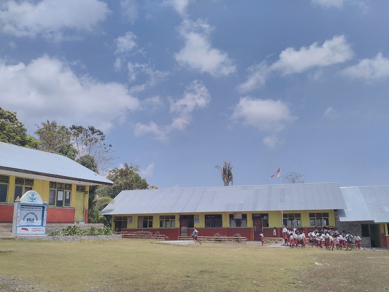 Foto dan Aktivitas Sekolah SD di Sumba Barat Daya