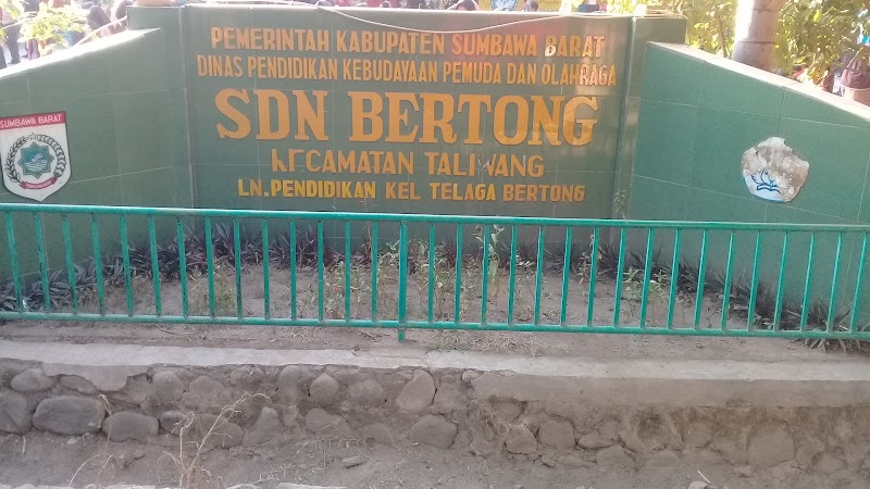 Foto dan Aktivitas Sekolah SD di Sumbawa Barat