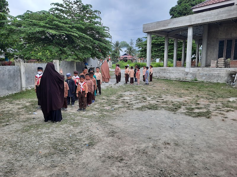 Foto dan Aktivitas Sekolah SD di Tojo Una-Una