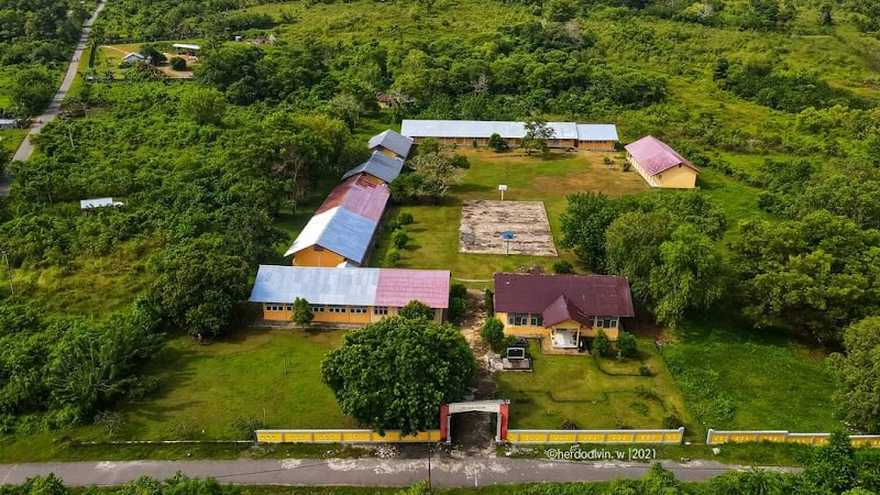 Foto SMA di Kab. Maluku Tengah