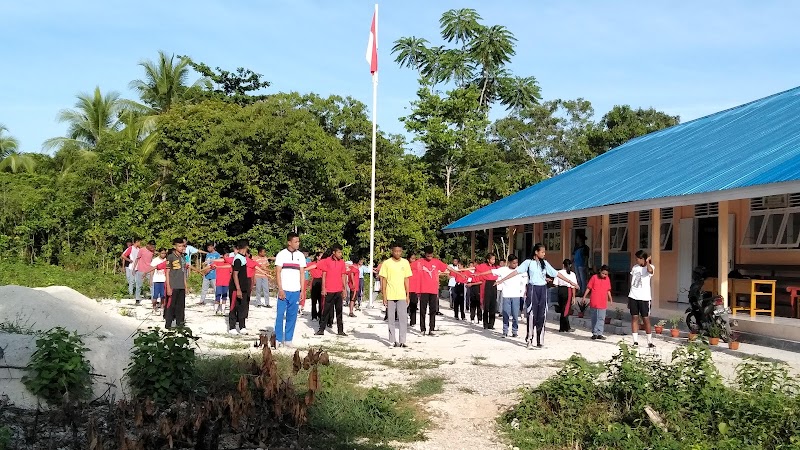 Foto SMA di Kab. Maluku Tengah