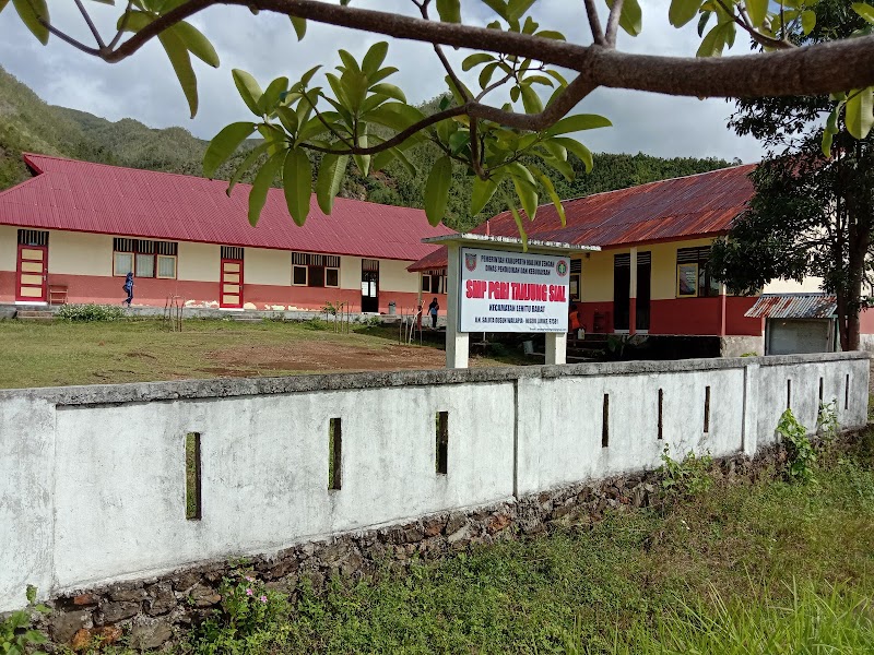 Foto SMP di Kab. Maluku Tengah