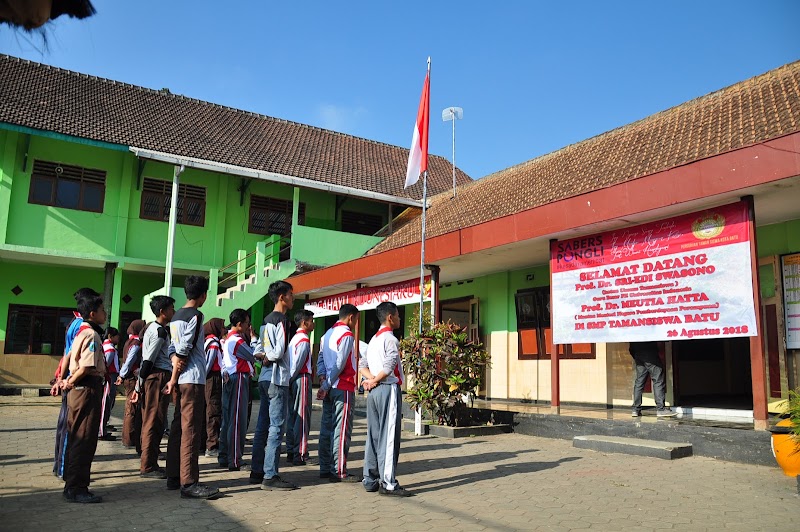 Foto SMP di Kota Batu