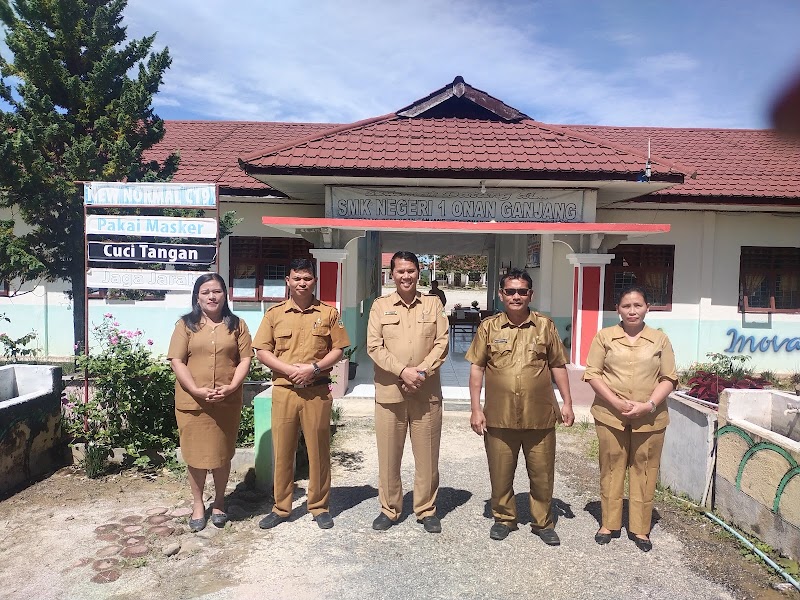 Daftar SMK Terbaik (1) in Kab. Humbang Hasundutan