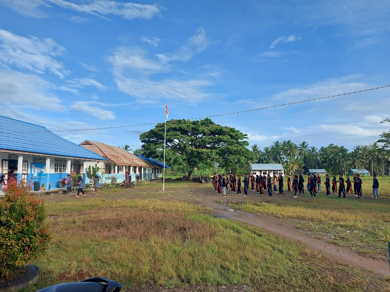 Daftar SMK Terbaik (1) in Kab. Maluku Tengah