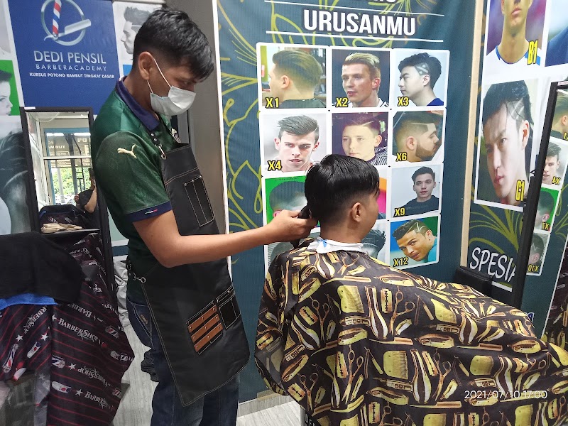 DEDI PENSIL BARBER ACADEMY KURSUS POTONG RAMBUT BARBERSHOP (1) in Kab. Batang