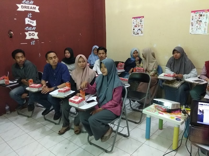 EF PIPO Kursus Bahasa Inggris (2) in Kota Makassar