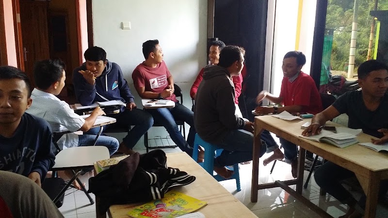 English Academy - Kursus Bahasa Inggris (2) in Kab. Bangkalan