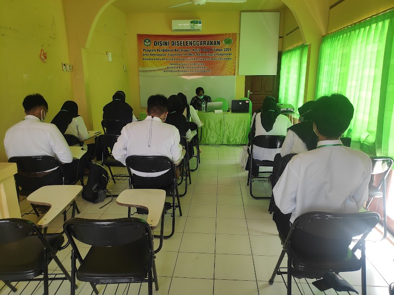 ERLANGGA Engglish Course (3) in Kab. Tuban