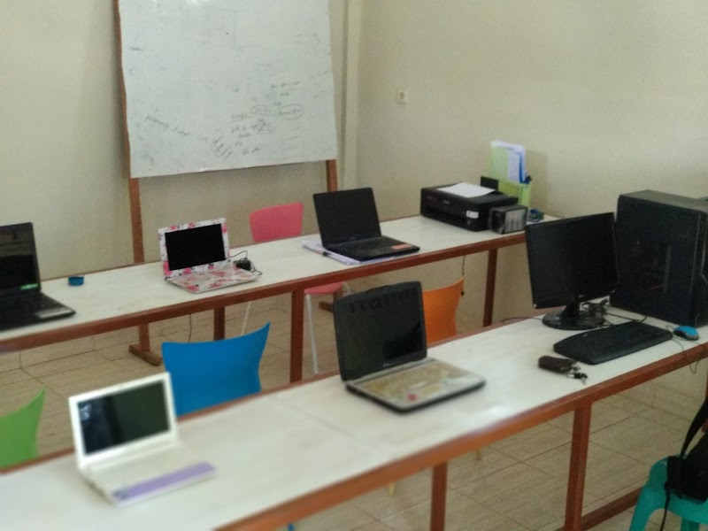 Himalaya Computer (2) in Kota Kendari