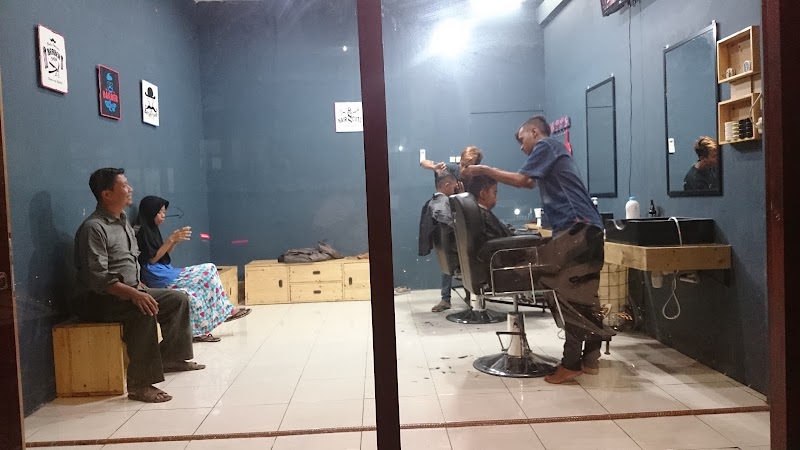 HOLYCUTS BARBER SHOP (1) in Kab. Jepara