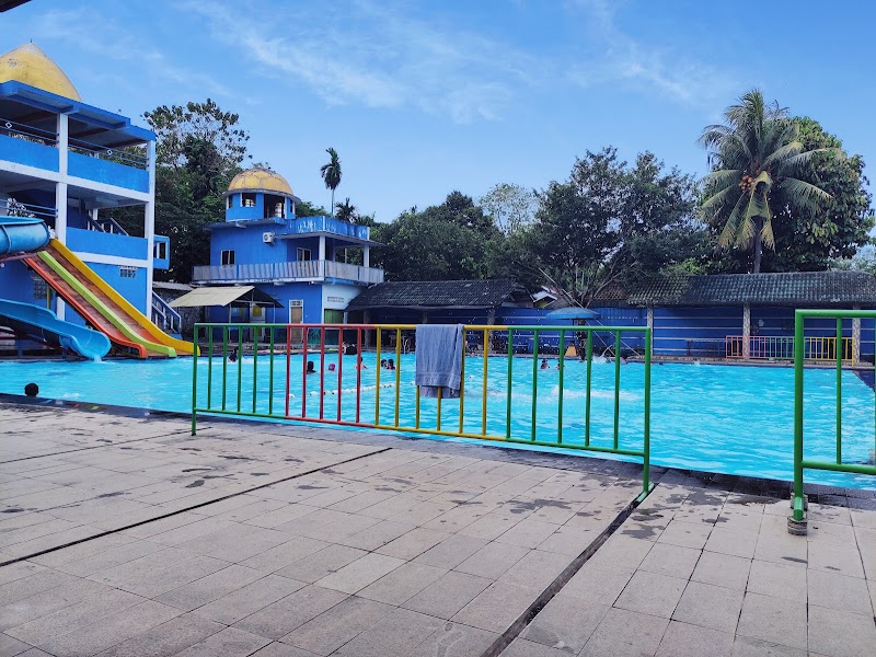 Kolam renang palem indah (1) in Kota Metro