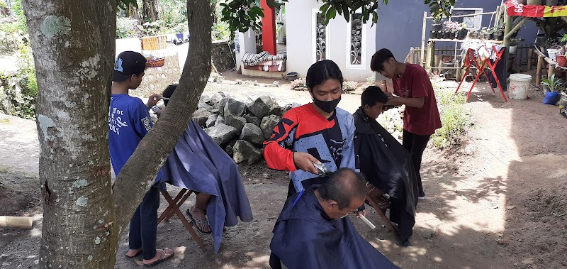 Kursus Potong Rambut Rosyid (2) in Kab. Garut