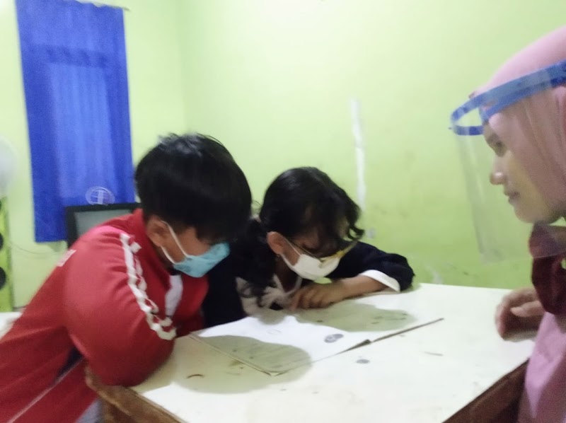 Les Bahasa Inggris Easy Smart Mrs. Devi (1) in Kab. Demak