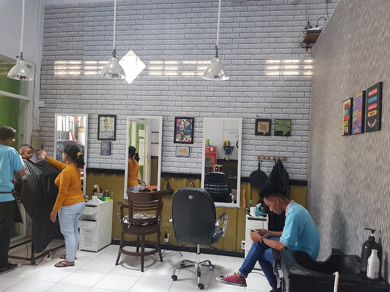 Pangkas rambut AU (2) in Kab. Tuban