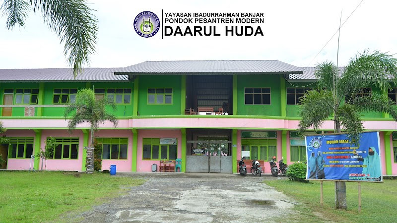 Pondok Pesantren Modern Daarul Huda Putra (1) in Kota Banjar