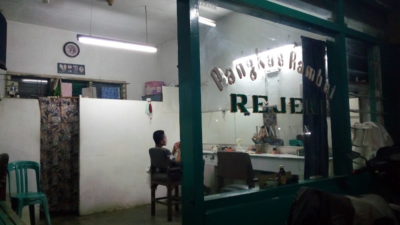 Potong Rambut (1) in Kota Mojokerto