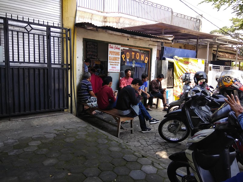 Potong Rambut Inggris Timur (1) in Kab. Malang