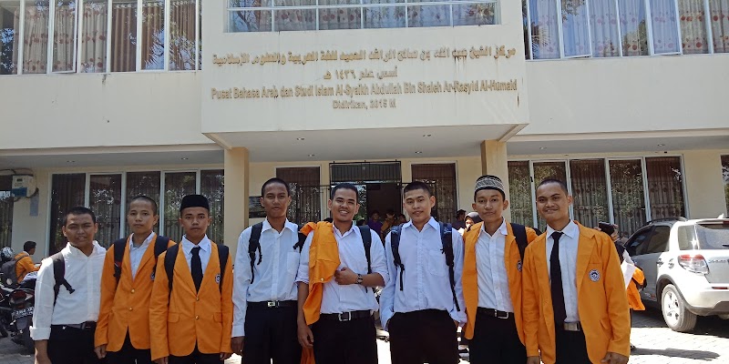 Pusat Bahasa Arab dan Studi Islam Al-Syaikh Abdullah Bin Shaleh Ar-Rasyid Al-Humaid, Universitas Negeri Makassar (1) in Kota Makassar