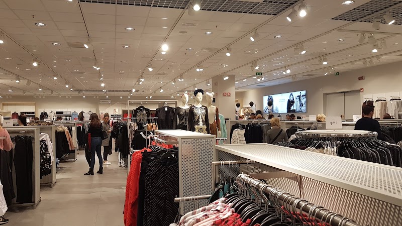 The Biggest H&M in Italy